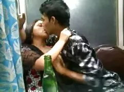 Mujer sentada sobre  ...