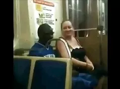 Mujer desnuda en vid ...