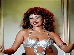 Milf en medias rojas ...