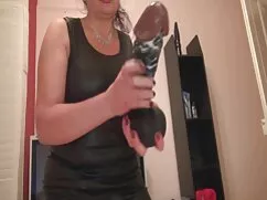 Gritos ásperos en po ...
