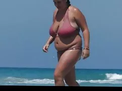 Chica abre agujeros  ...