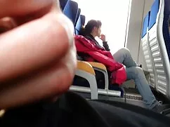 Mujer chupa de otro  ...