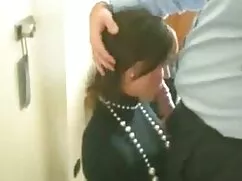 Chica rusa toma un m ...