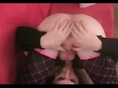 Follando duro a una  ...